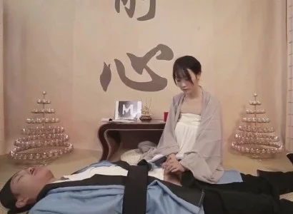 Vị nữ tu xinh đẹp cùng vị đạo sĩ bị thương