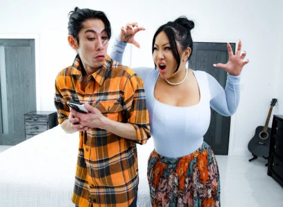 Con trai ấy làm cho mẹ kế xăm trổ hàng múp đạt cực khoái